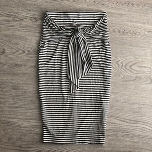 CLOSET CLOSING 1/31 Striped tie waist skirt